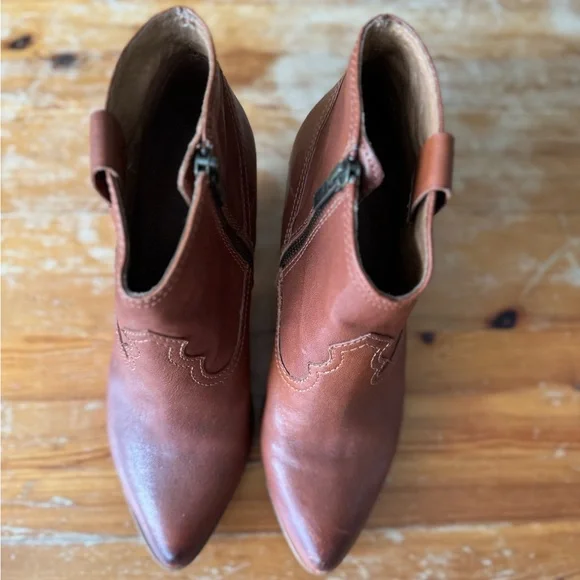 FRYE Reina Western Leather Cognac Booties Size 8 - Picture 5 of 5